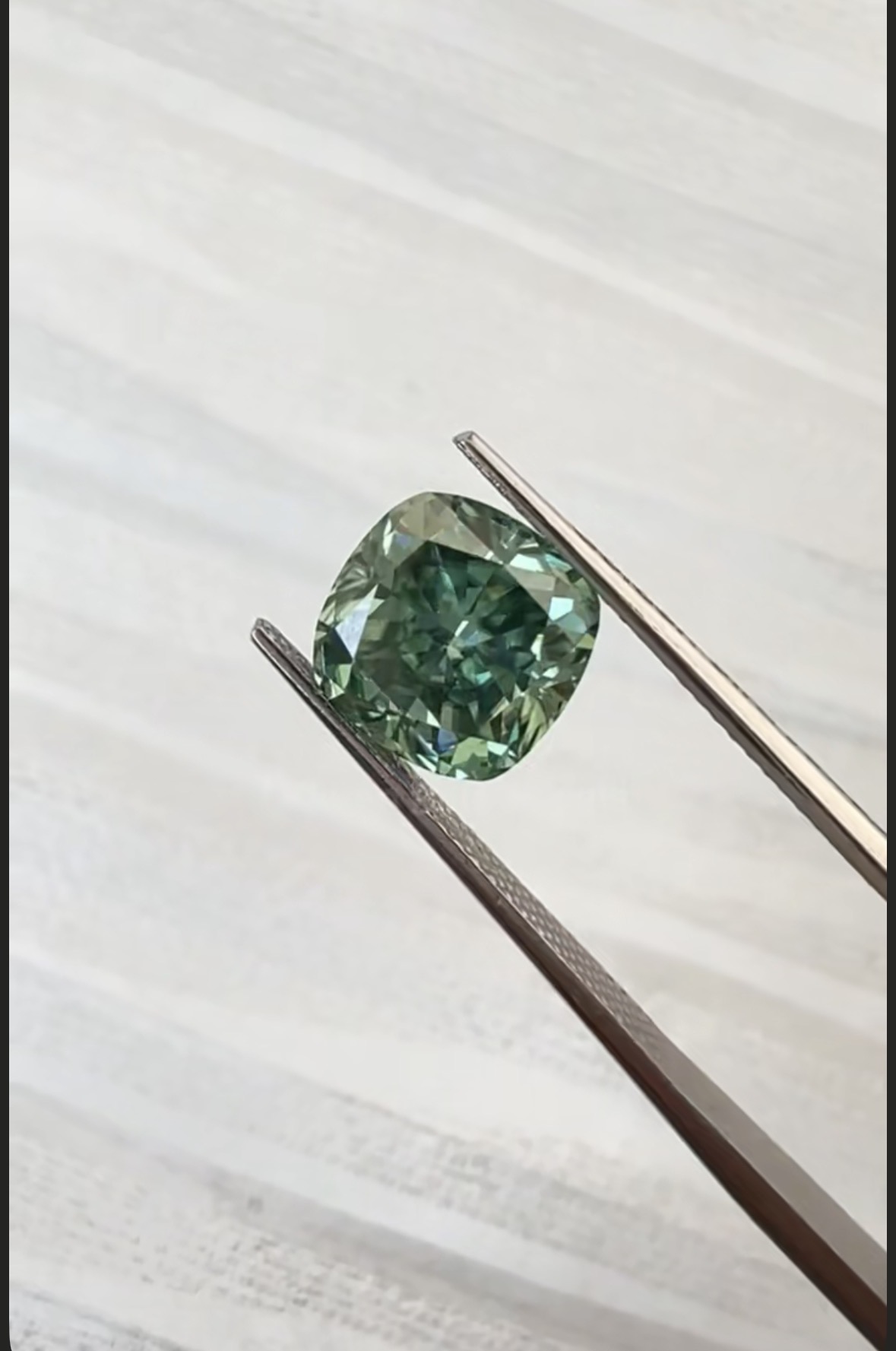Majestic Drop Emerald