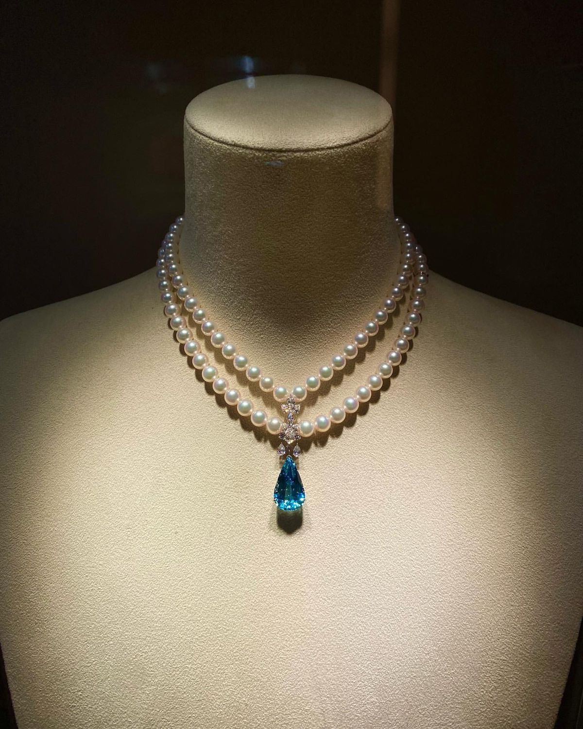 Sculpted Infinity Necklace